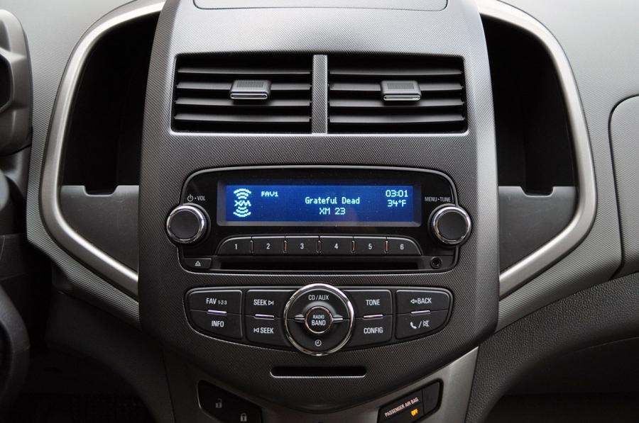  Chevrolet Sonic LTZ 2012 года  (фото 22 из 48)